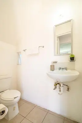 Un baño de Private Pool & Jacuzzi Family House, Teques