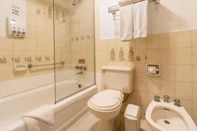 Un baño de hotel saro