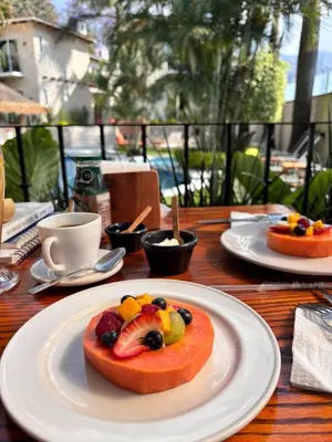 Comida en o cerca de este hotel