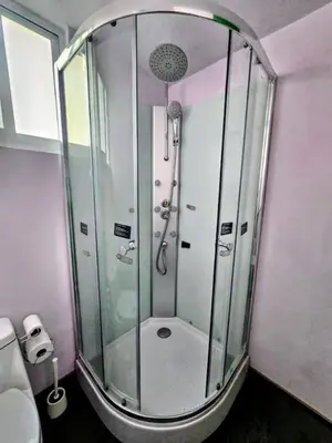 Un baño de Suite Rosa familiar para hasta 6 huéspedes Amplia, céntrica, con cocineta y baño privado