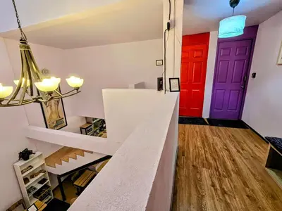 Plano de Suite Naranja moderna para 3 huéspedes Cocina equipada, Wi-Fi rápido y excelente ubicación céntrica