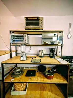 Una cocina o zona de cocina en Suite Roja moderna para hasta 3 huéspedes Céntrica, cómoda y con excelente conectividad