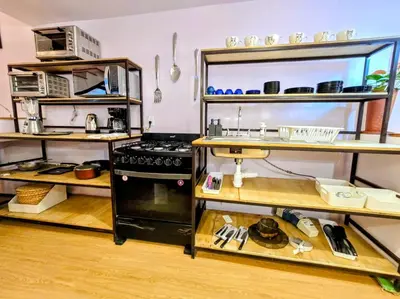 Una cocina o zona de cocina en Suite Roja moderna para hasta 3 huéspedes Céntrica, cómoda y con excelente conectividad