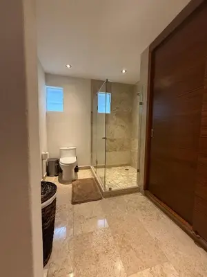 Un baño de Villa Santorini Palm House-Luxury Villa