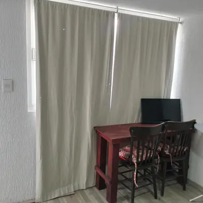 Una televisión o centro de entretenimiento en Zona Angelópolis una o dos habitaciones compartidas