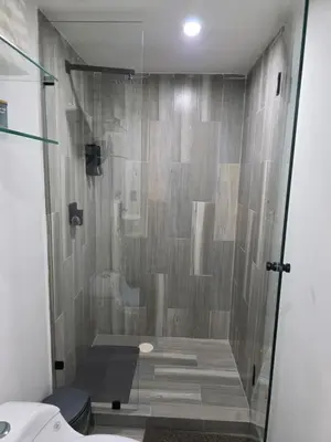 Un baño de Departamento frente a bahía con hermosa vista