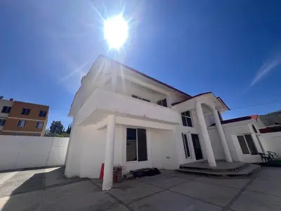 Edificio en el que se encuentra la habitación en casa particular