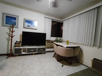 Una televisión o centro de entretenimiento en MiniSuite con vista al Río