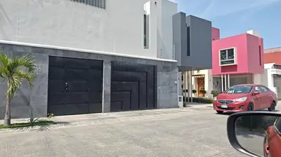 Edificio en el que se encuentra el hostal o pensión