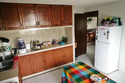 Una cocina o zona de cocina en BretMon Departamento cerca del bosque de niebla