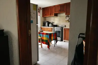 Una cocina o zona de cocina en BretMon Departamento cerca del bosque de niebla