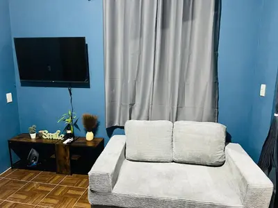 Una televisión o centro de entretenimiento en Departamento Flores