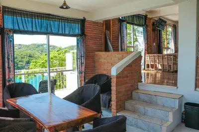 Un balcón o terraza de Casa Wow is a seaside retreat where every morning begins with breathtaking views