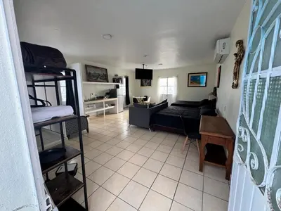 Una televisión o centro de entretenimiento en Loft Renée a 10 minutos del Zócalo
