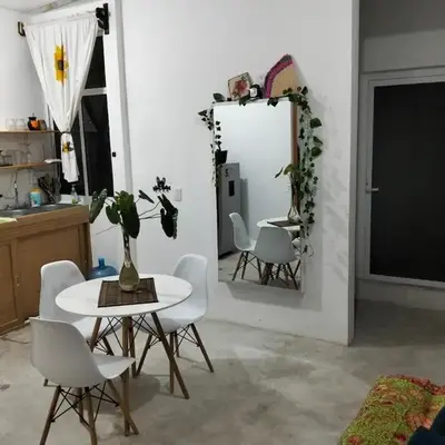 Small apartment with entrance to the beach
