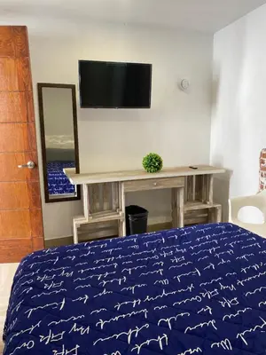 Una televisión o centro de entretenimiento en RECAMARAS centricas ESTADIOS