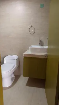 Un baño de Bello departamento con jacuzzi y vista al mar