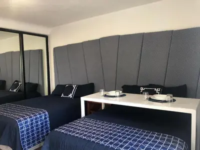 Cama o camas de una habitación en SKY INN Oficial Acapulco Suites & Condo Mediterrane