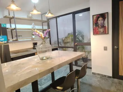 Plano de House near the best restaurants and garden events