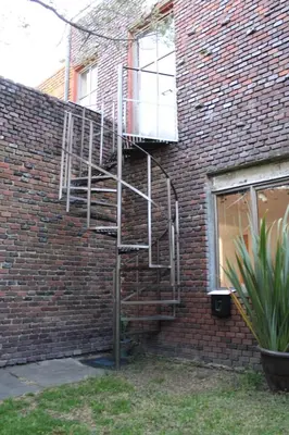 Edificio en el que se encuentra la habitación en casa particular