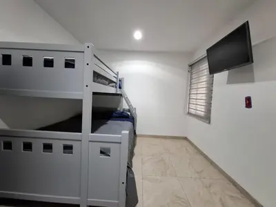 Una televisión o centro de entretenimiento en Relax Family Home