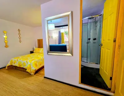 Cama o camas de una habitación en Suite Amarilla Amplia, Iluminada Hasta 6 viajeros