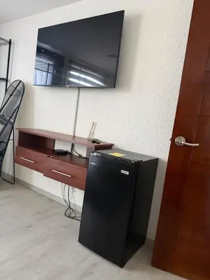 Una televisión o centro de entretenimiento en Rincón al sur de la CDMX