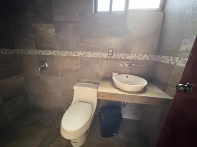 Un baño de casa malinalco, jalmolonga el puentecito