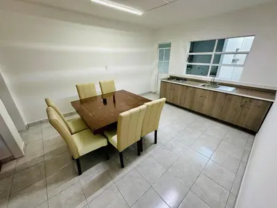 Zona de estar de Casa grande con todos los servicios centrica