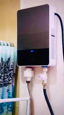 Una televisión o centro de entretenimiento en Acapulco Vibes - Departamento con Alberca Cerca de Punta Diamante