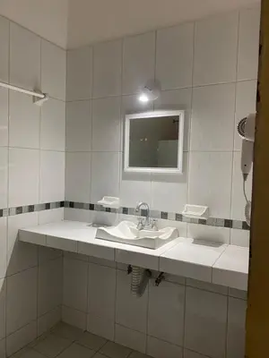 Un baño de Hotel Jocari