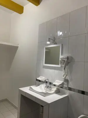 Un baño de Hotel Jocari