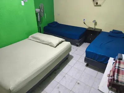 Plano de Habitación Privada 3 camas, en casa compartida a 1 cuadra de FÓRUM y 5 min del Centro de Convenciones