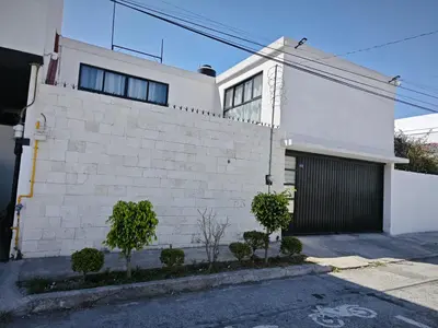 Edificio en el que se encuentra la habitación en casa particular