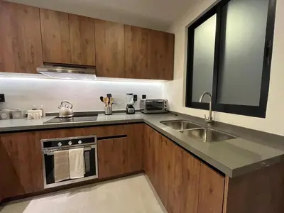 Una cocina o zona de cocina en Ample studio steps from Santa Cruz beach