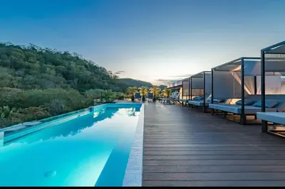 Piscina en o cerca de Ample studio steps from Santa Cruz beach