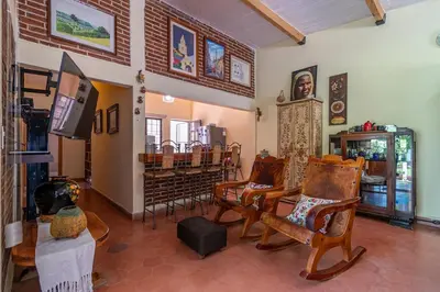 Una televisión o centro de entretenimiento en Quinta La Aguacana