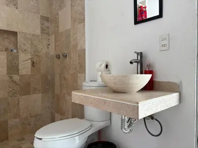 Un baño de Villa Icacos Coco Haramara Acapulco Guerrero