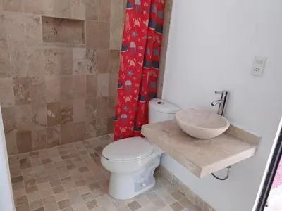 Un baño de Villa Icacos Coco Haramara Acapulco Guerrero
