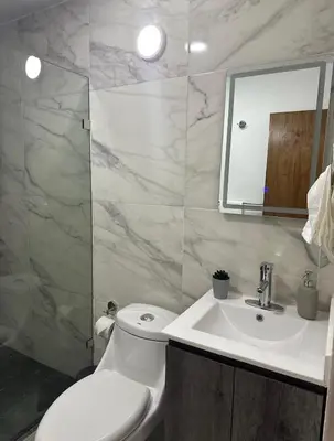 Un baño de Loft privado con terraza a pasos INP y Perisur