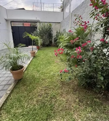 Jardín al aire libre en La Perla residencia completa 3 habitaciones