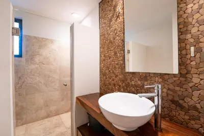 Un baño de 3093 - Villa Isavio