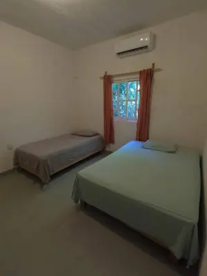 Cama o camas de una habitación en HABITACION PRIVADA CON AC, WiFi, TV, COCINA, BAÑO Y ESTACIONAMIENTO