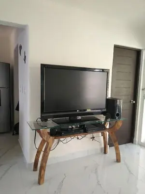 Una televisión o centro de entretenimiento en ACAPULCO DIAMANTE 3 BEDROOMs EACH WITH BATHROOM, & GYM