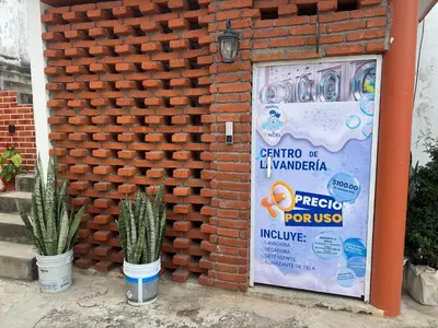 Certificado, premio, señal o documento que está expuesto en Suite el Ángel #1