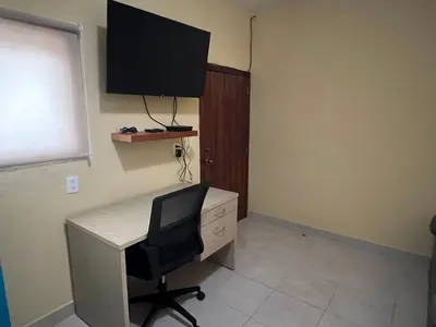 Una televisión o centro de entretenimiento en Suite el Ángel #1