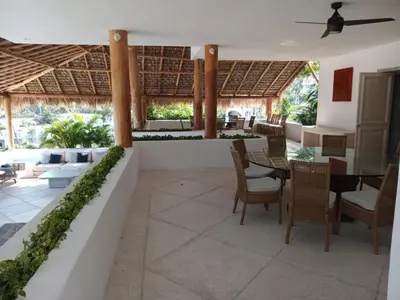 Un patio o zona al aire libre en Villa Marbella