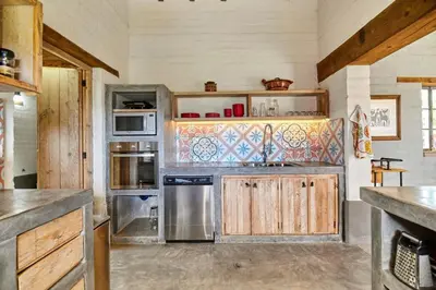 Una cocina o zona de cocina en Casa Estrella, Mountain View