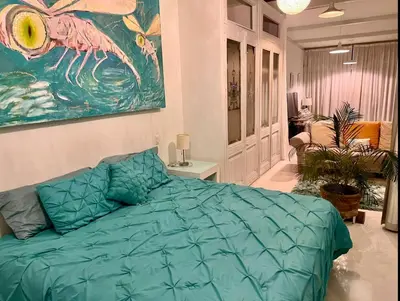 Cama o camas de una habitación en 2nd floor loft with swimming pool