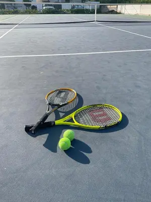 Instalaciones para jugar a tenis o squash en Acapulco Diamante Departamento de ensueño con acceso a playa o alrededores